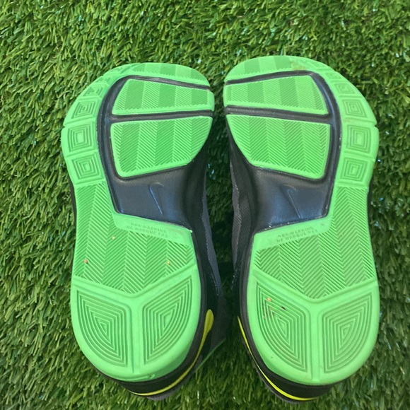 Nike Basketball Shoes - Picture 6 of 6